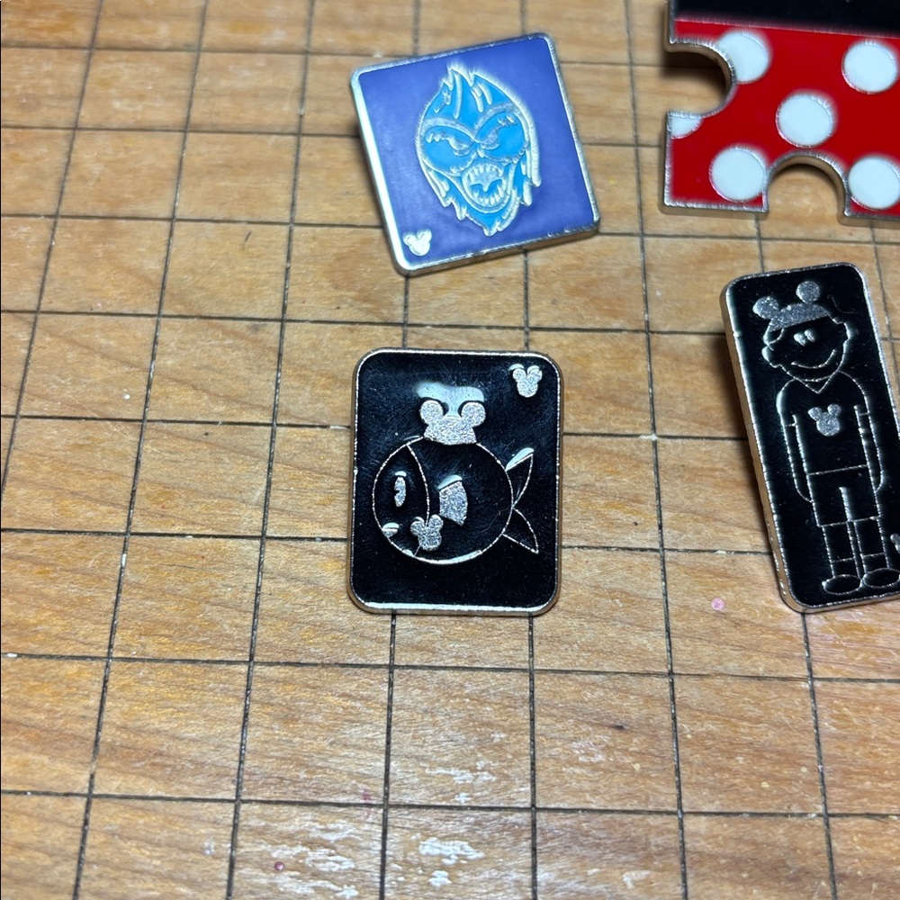 Disney Trading Pin Minnie Mouse Polka Dot Puzzle Piece Plus 3 More Variety - Picture 7 of 17